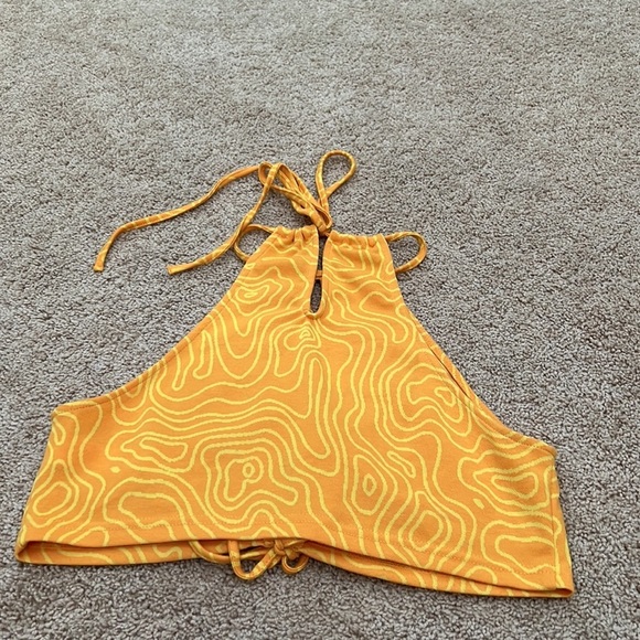 Zara large jacquard halter keyhole top. - Picture 9 of 13